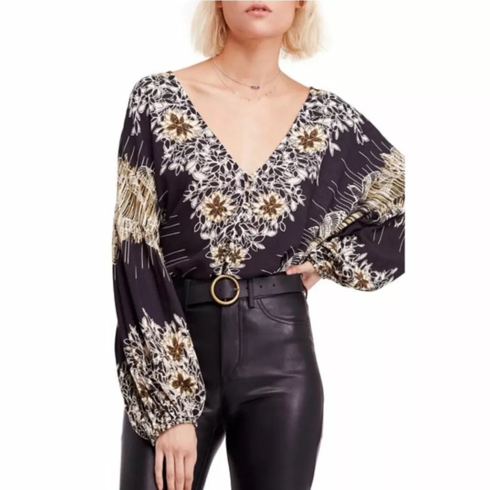 Free People Black Birds of a Feather Top sz XS Women’s V neck elastic sleeve